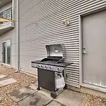 Downtown Houston Townhome With Balcony And Yard!