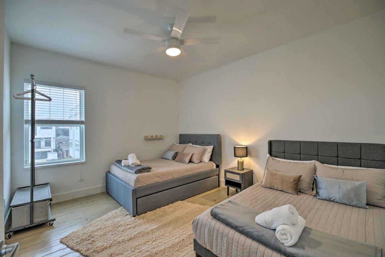 Holiday home Downtown Townhome With Balcony And Yard! *