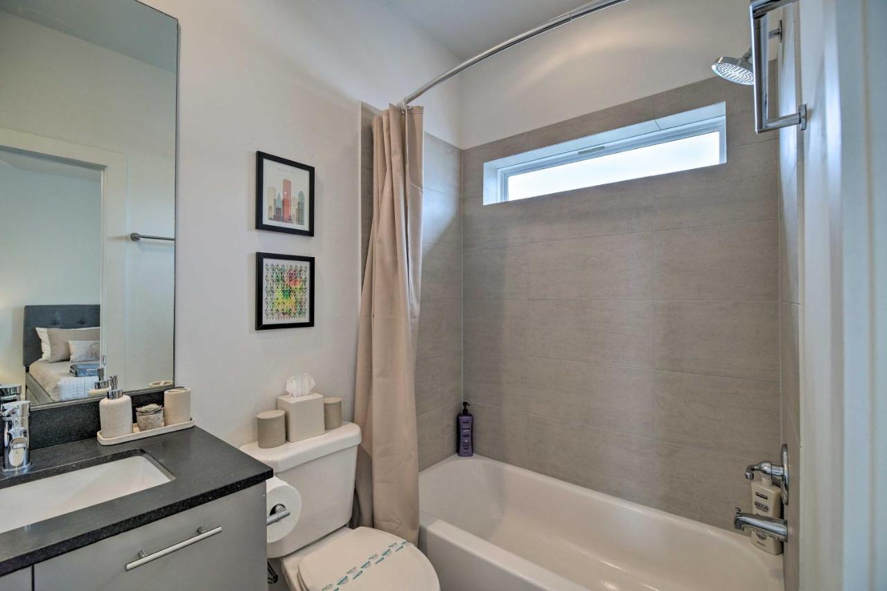 Downtown Townhome With Balcony And Yard! Holiday home *