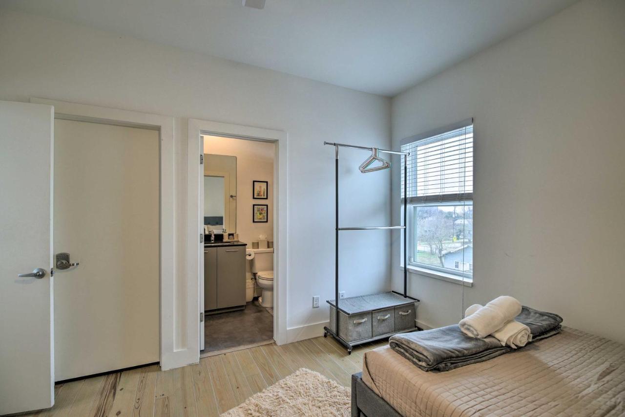 Downtown Townhome With Balcony And Yard! Сasa de vacaciones *